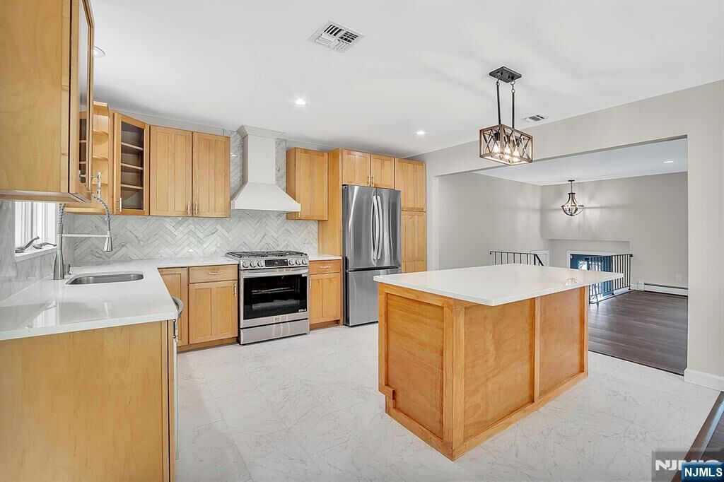 Property Photo:  6 Hazel Street  NJ 07424 