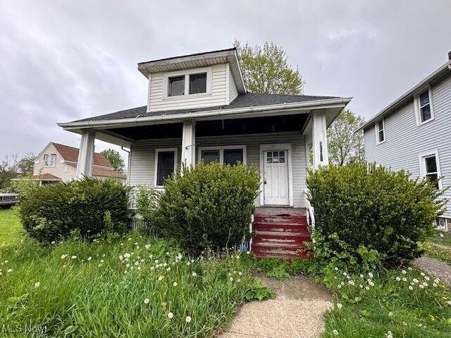 Property Photo:  6108 Gateway Boulevard S  OH 44035 