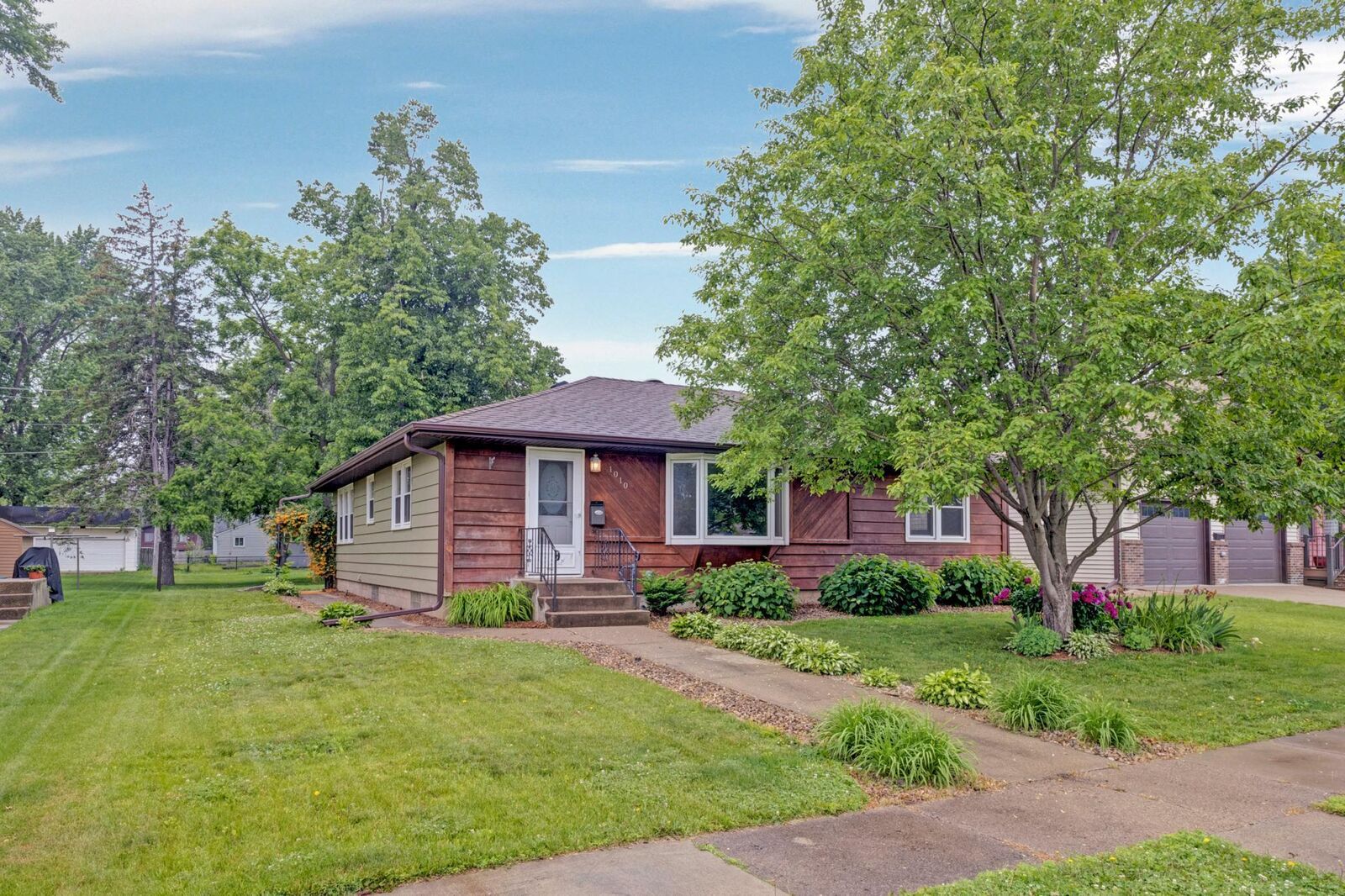 Property Photo: 1010 3rd Street MN 55024