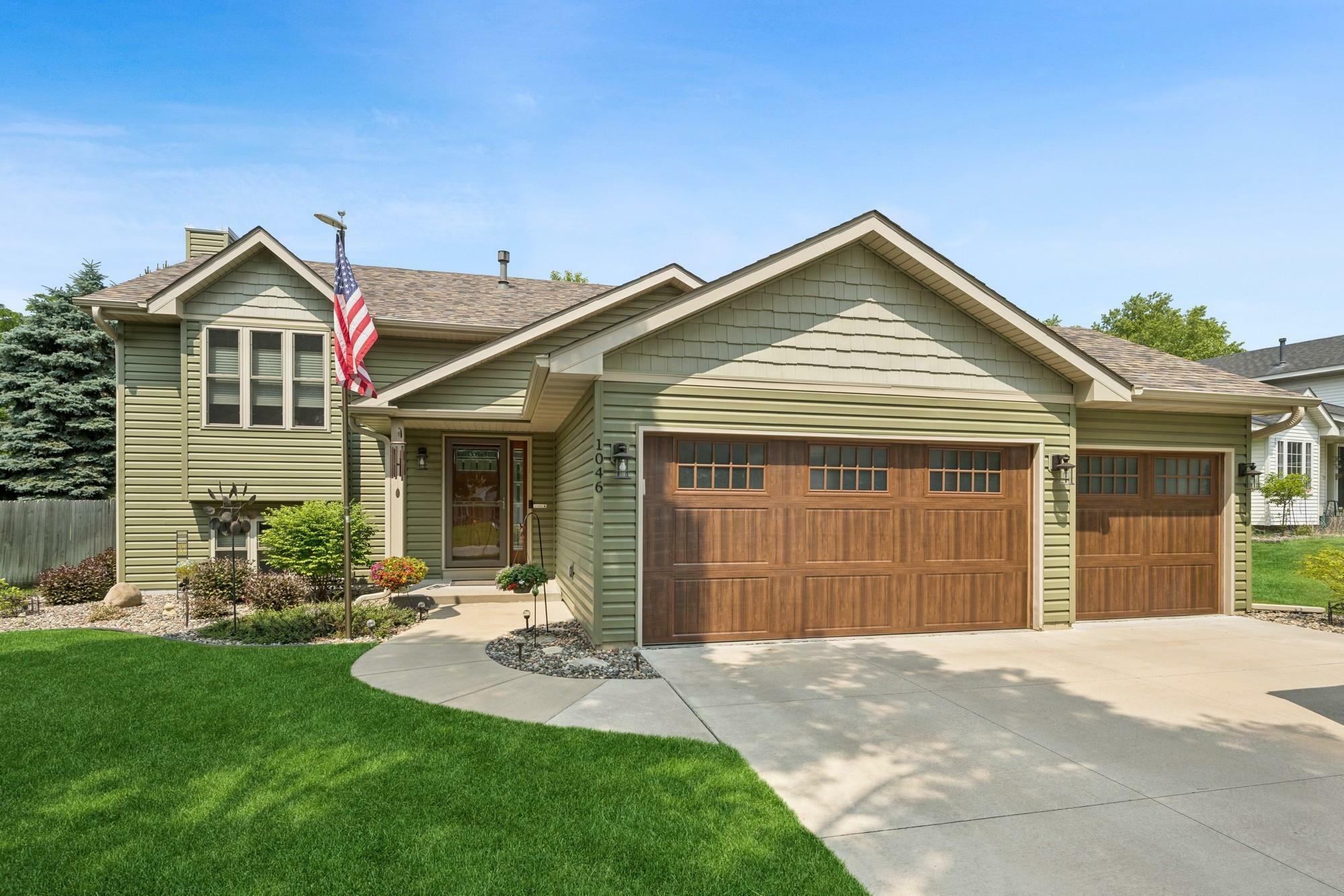 Property Photo: 1046 Bonnieview Drive MN 55129