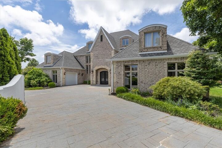 Property Photo:  1 W Colonial Drive  AR 72758