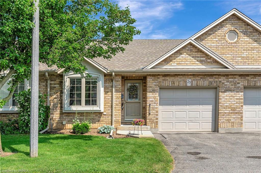 Property Photo: 25 Cobden Court 25 ON N3R 8B5