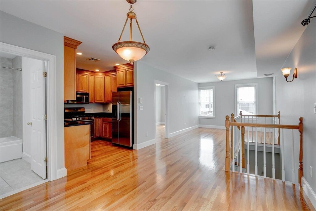 Property Photo: 168 W Ninth 3 MA 02127
