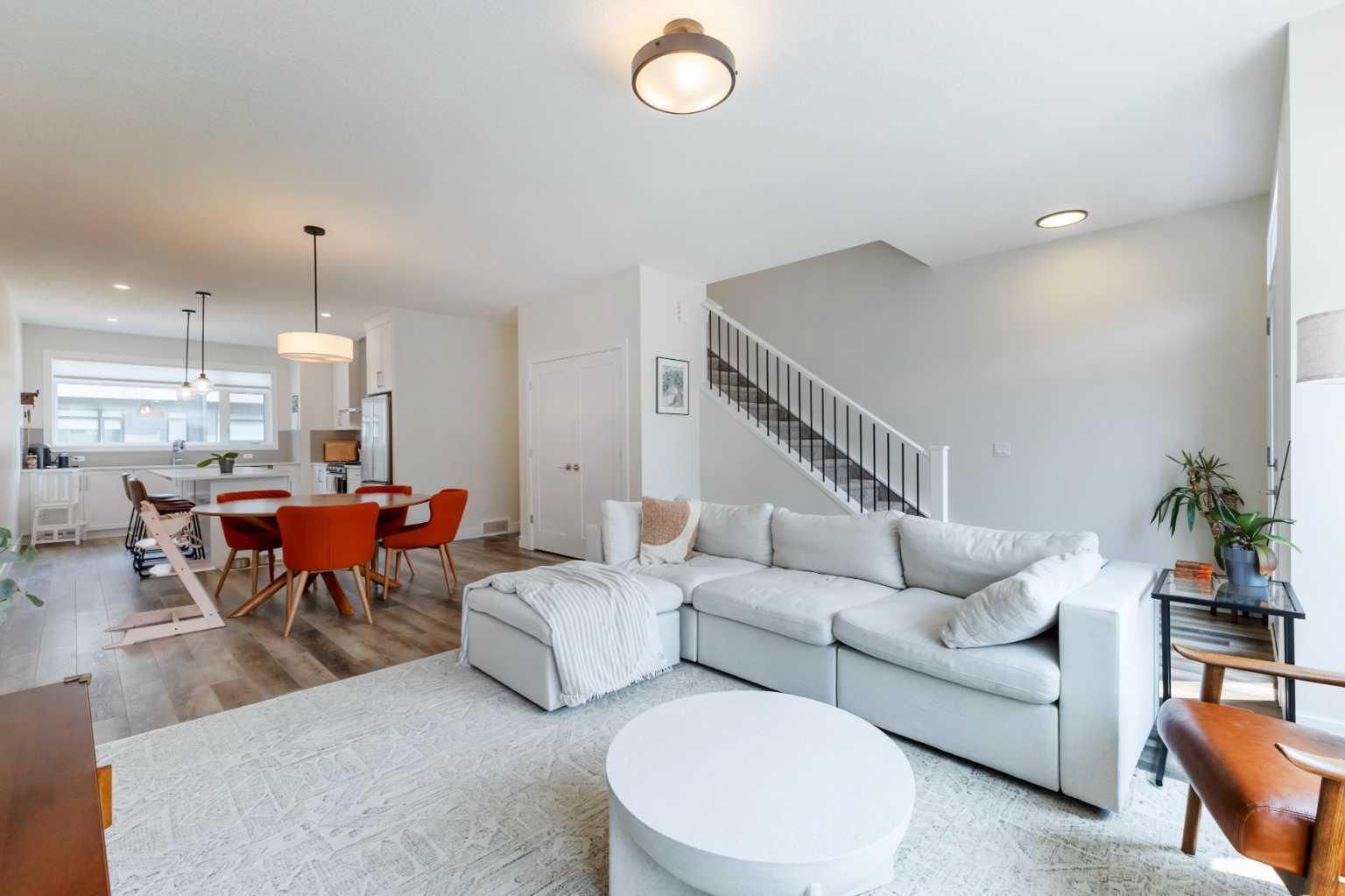 Property Photo:  49 Royal Elm Green NW  AB T3G 0G8 