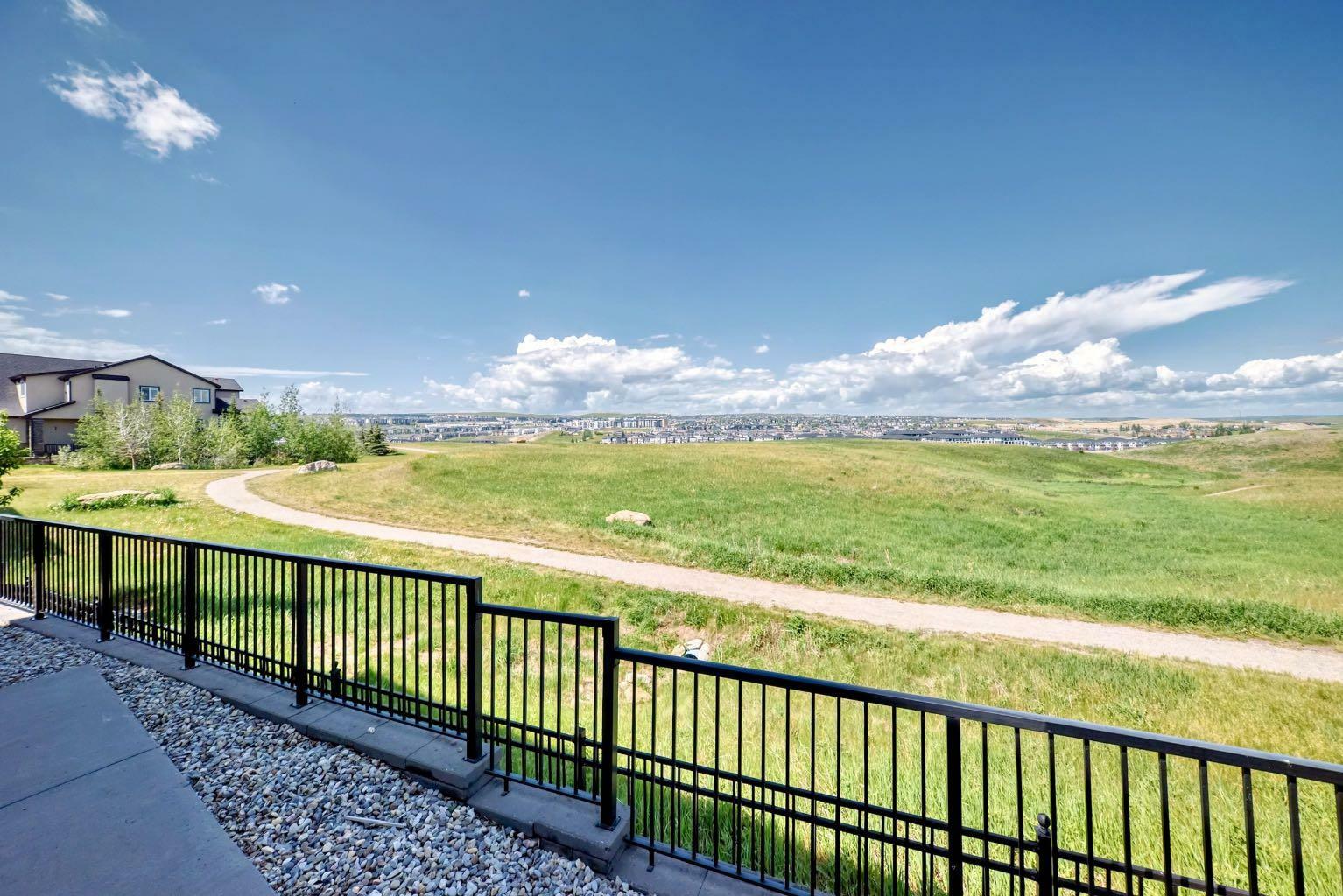 Property Photo: 905 Evansridge Park NW AB T3P 0N7