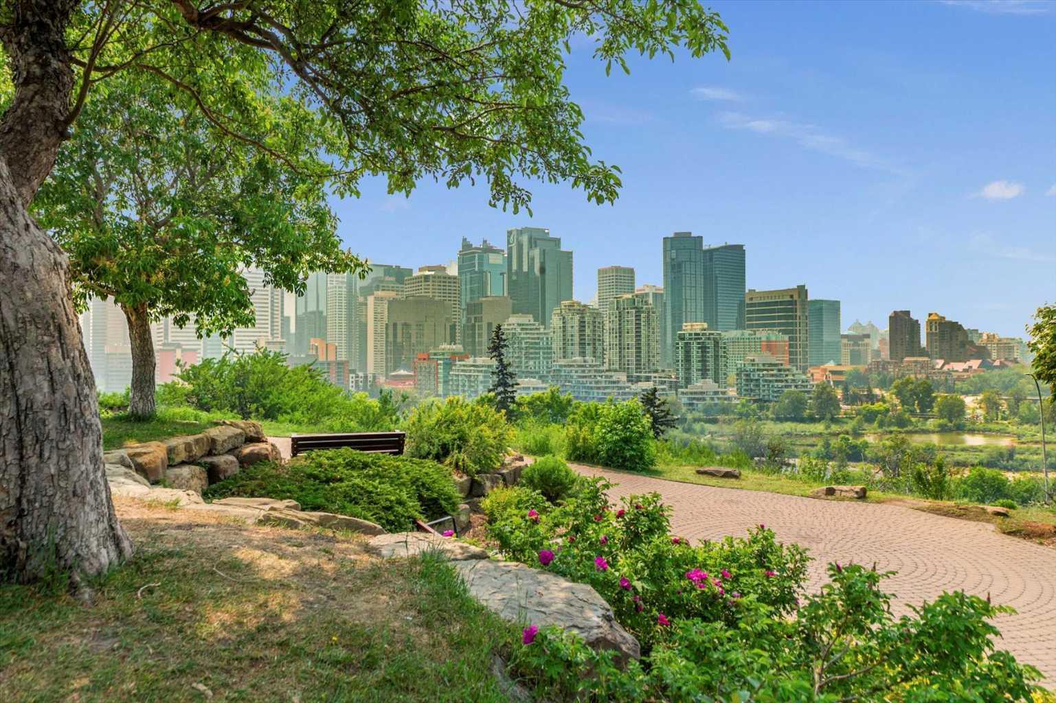 Property Photo: 221 5 Avenue NE AB T2E 0K7