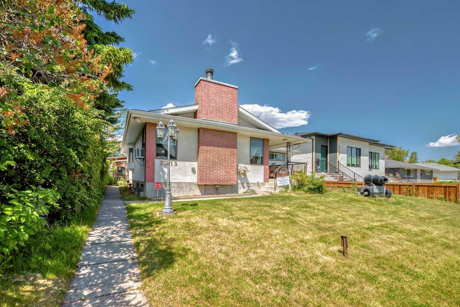 2715 40 Street SW  Calgary AB T3E 3J6 photo