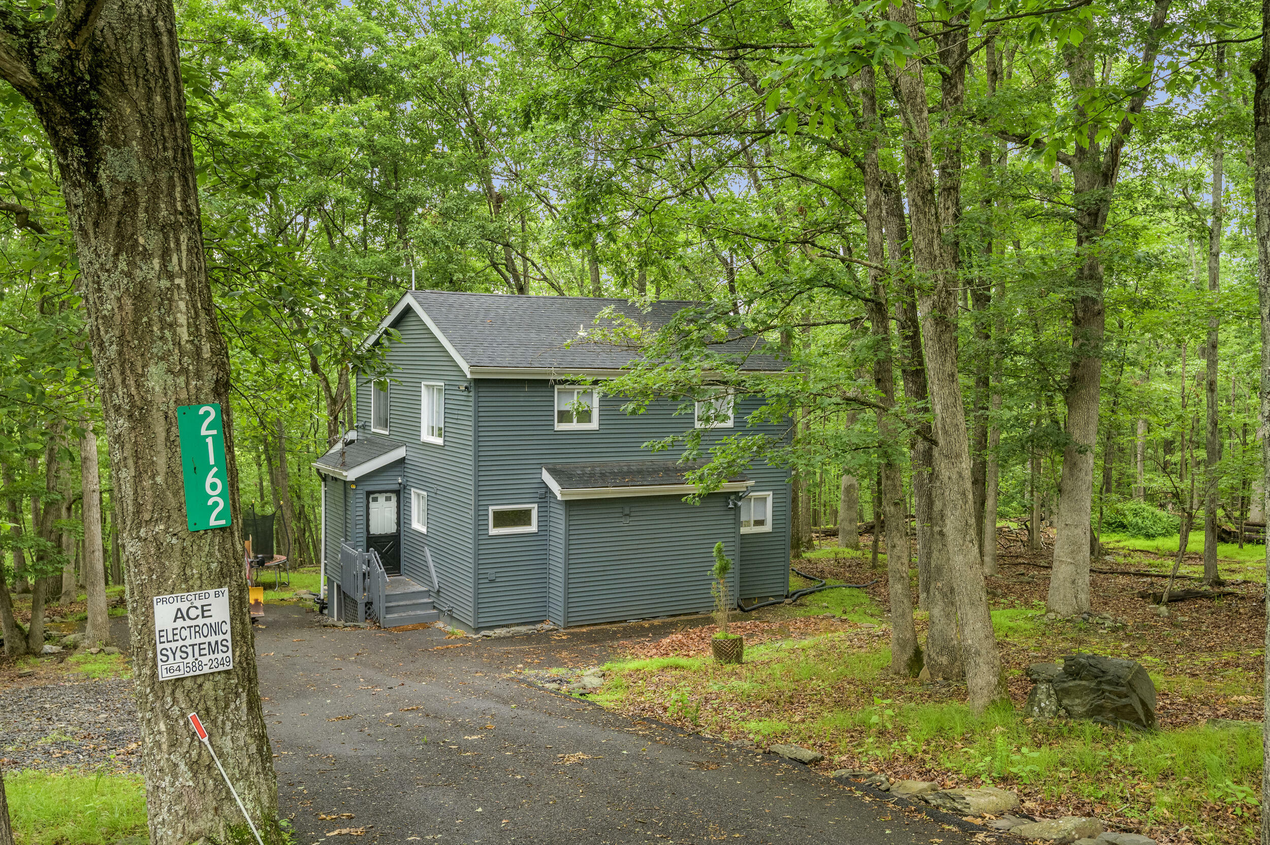 Property Photo: 2162 Glasgow Drive PA 18324