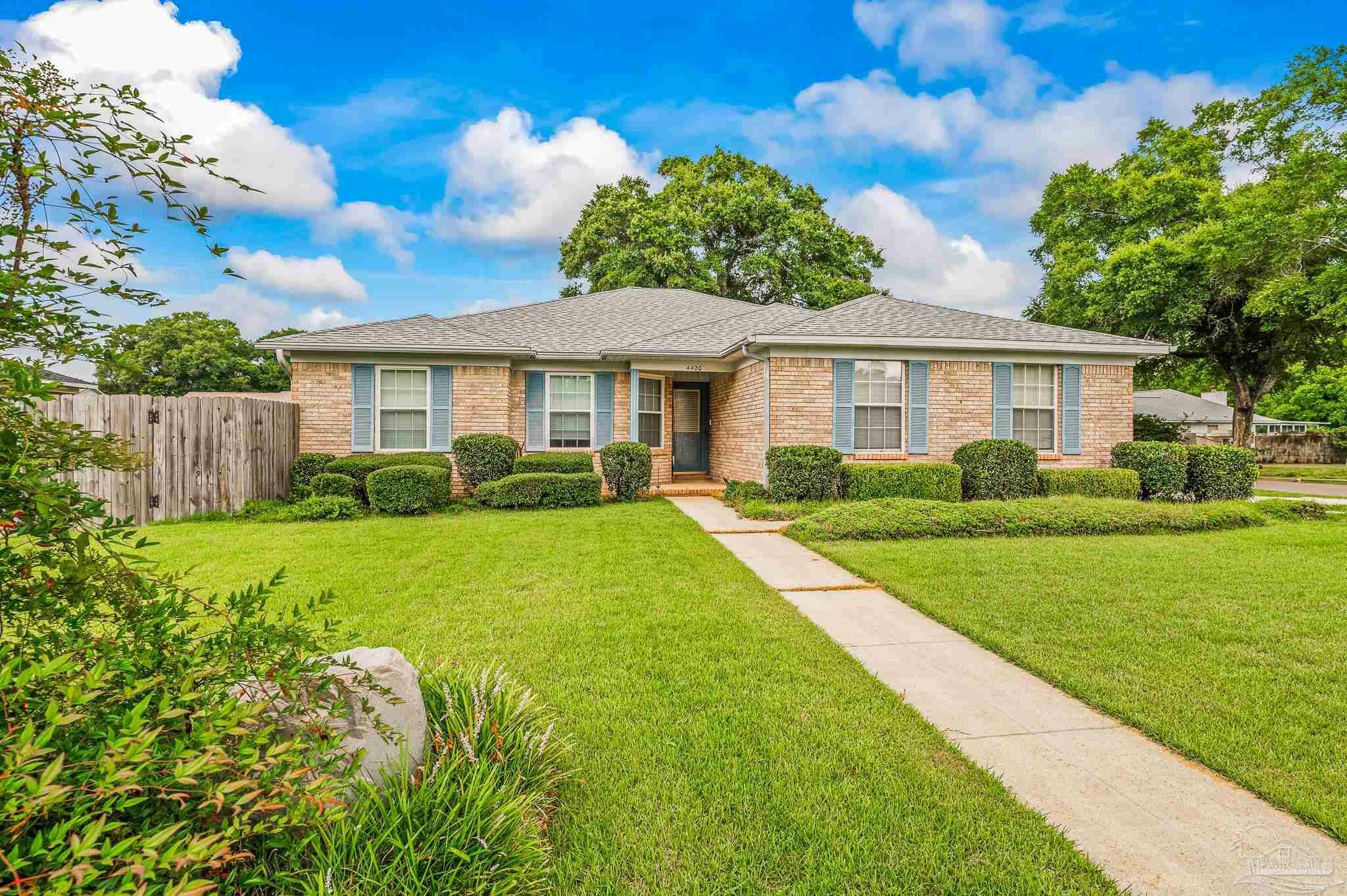Property Photo: 4420 Bellwood Cir FL 32571