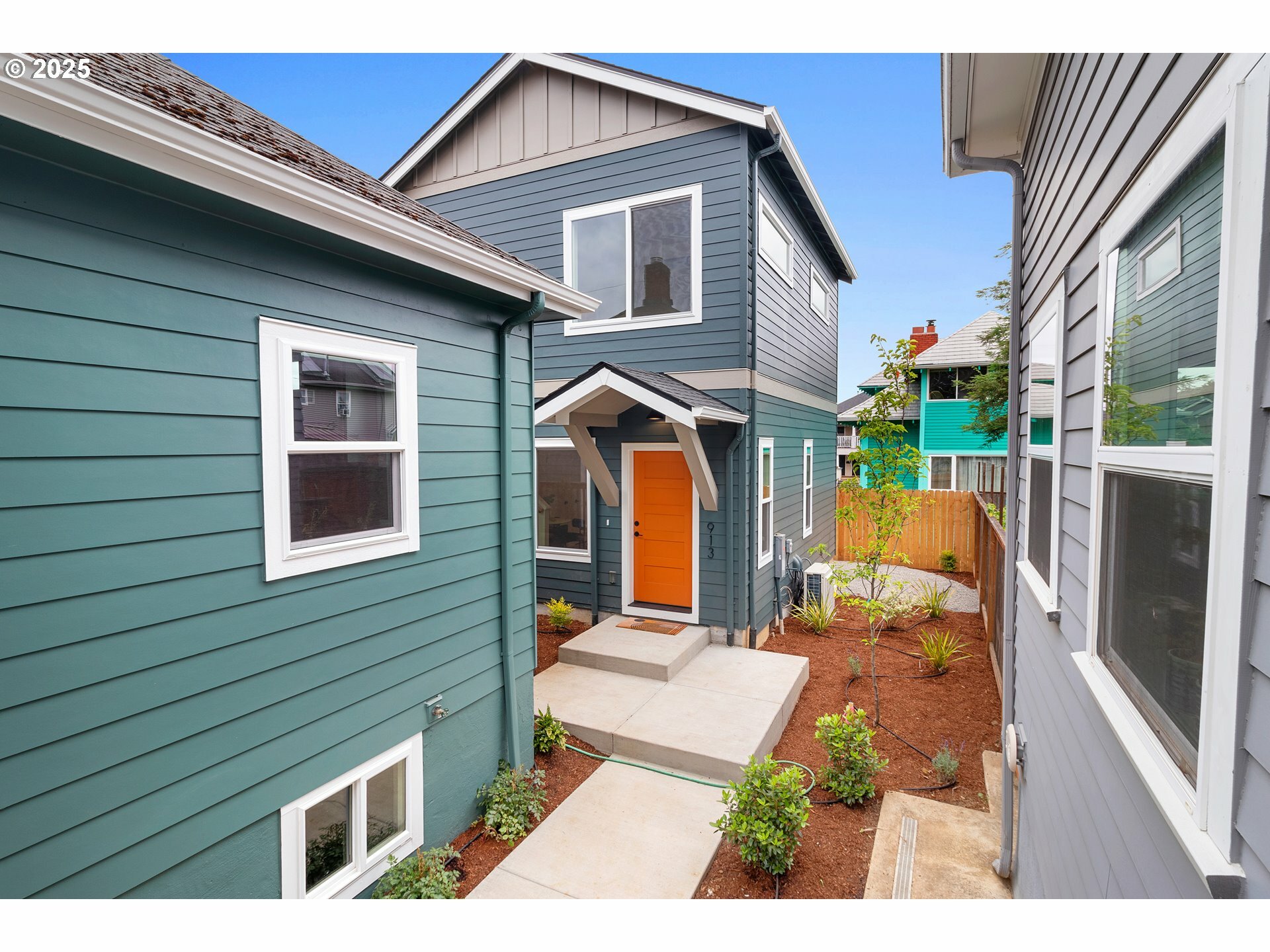 Property Photo:  913 NE Sumner St  OR 97211 