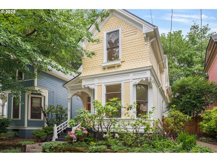 Property Photo:  1720 NW Hoyt St  OR 97209 