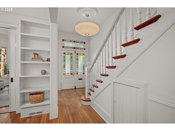 Property Photo:  1720 NW Hoyt St  OR 97209 