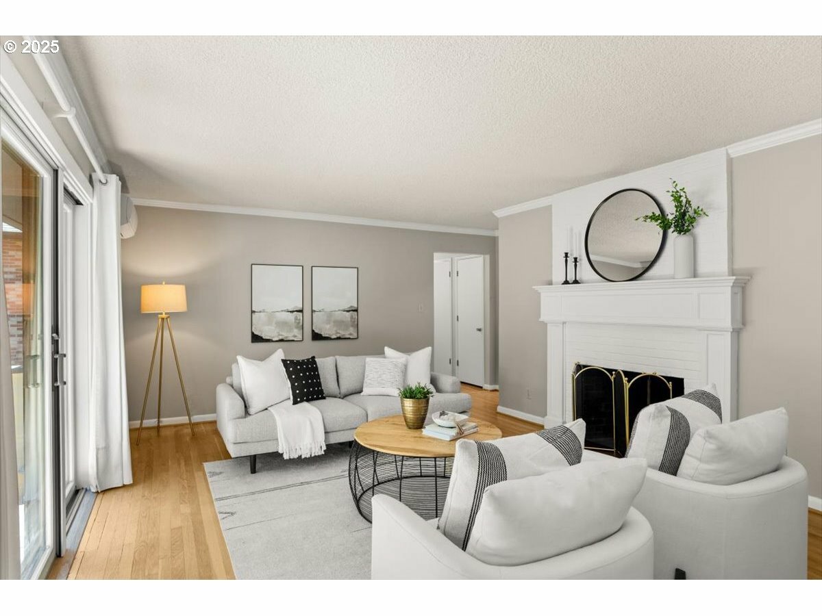 Property Photo: 2425 SW 19th Ave 9 OR 97201