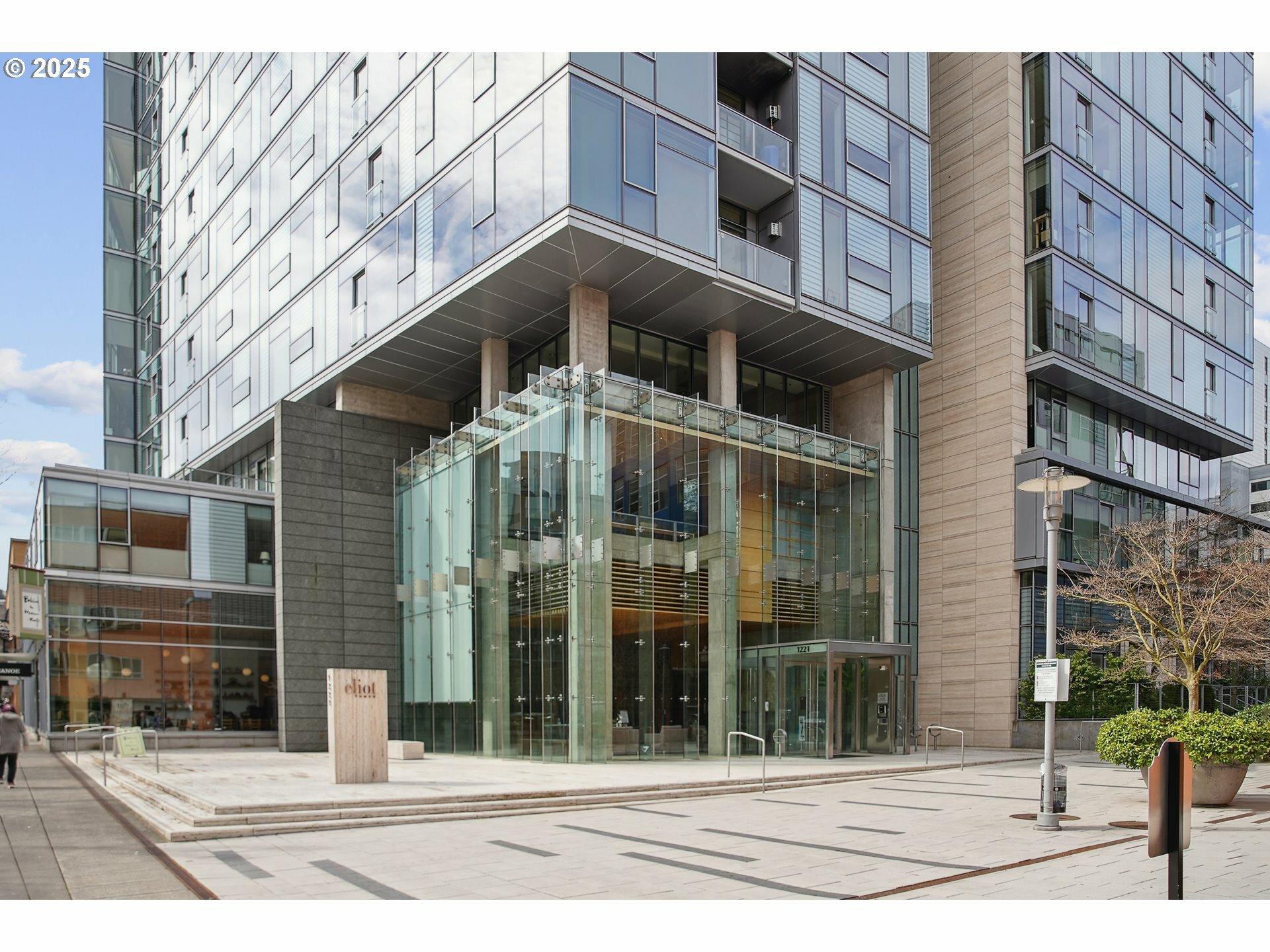 Property Photo: 1221 SW 10th Ave 1110 OR 97205