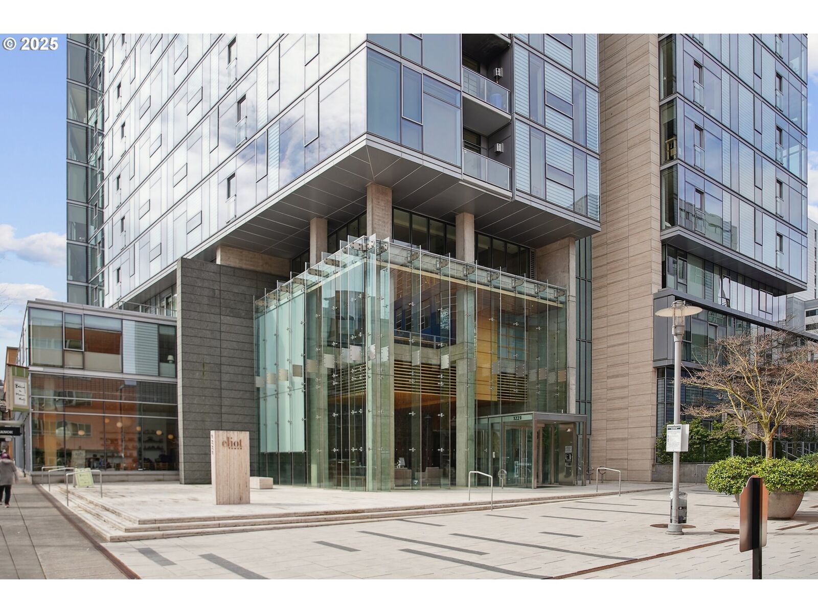 Property Photo:  1221 SW 10th Ave 1110  OR 97205