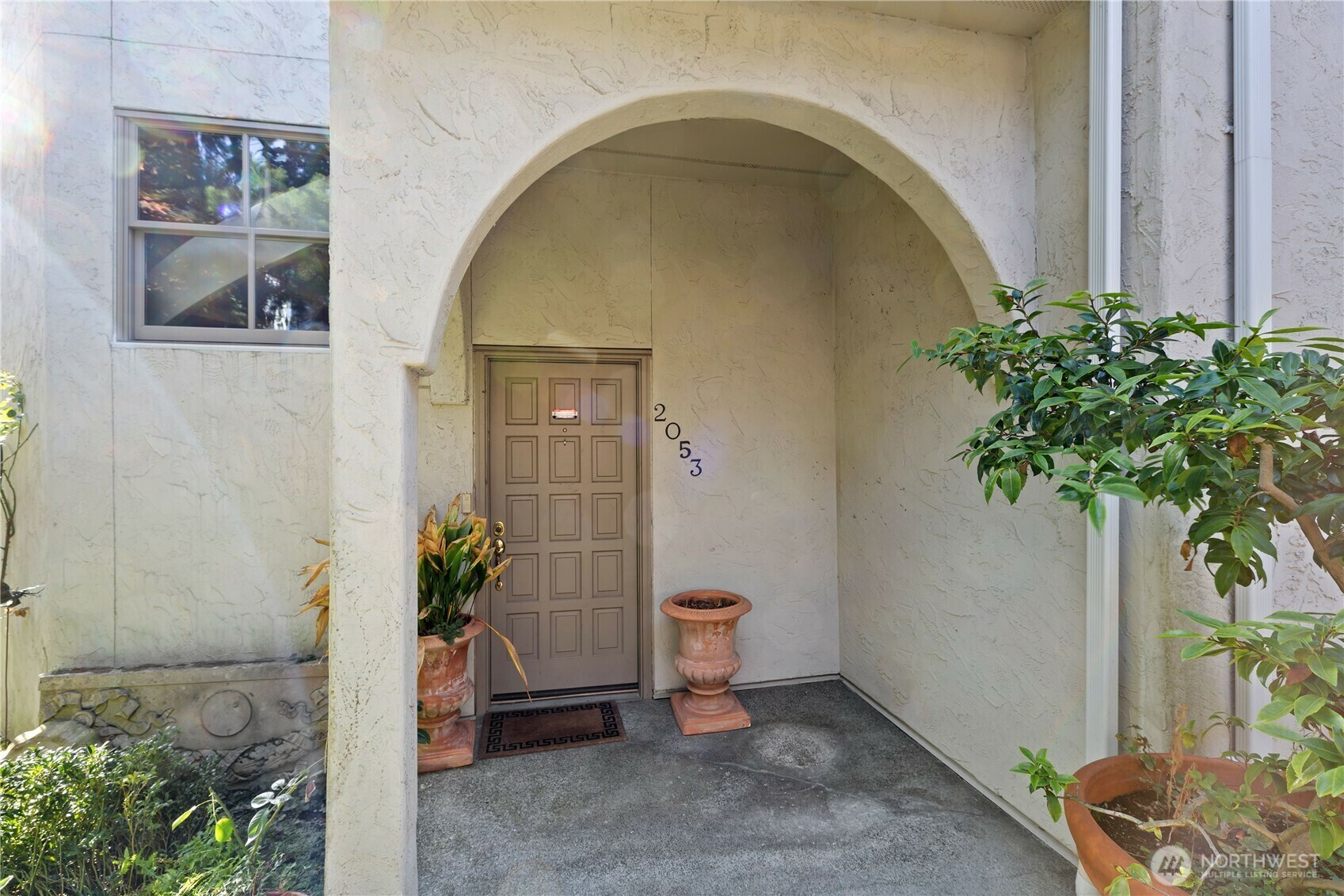 Property Photo: 2053 Minor Avenue E 12 WA 98102