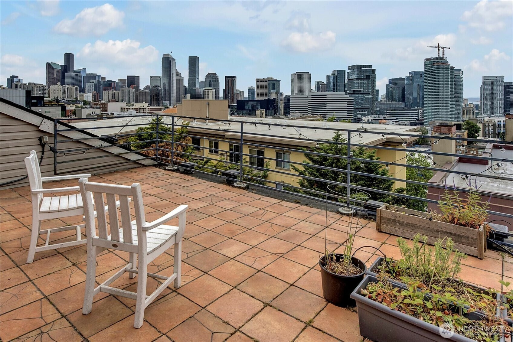 Property Photo: 712 E Denny Way 502 WA 98122