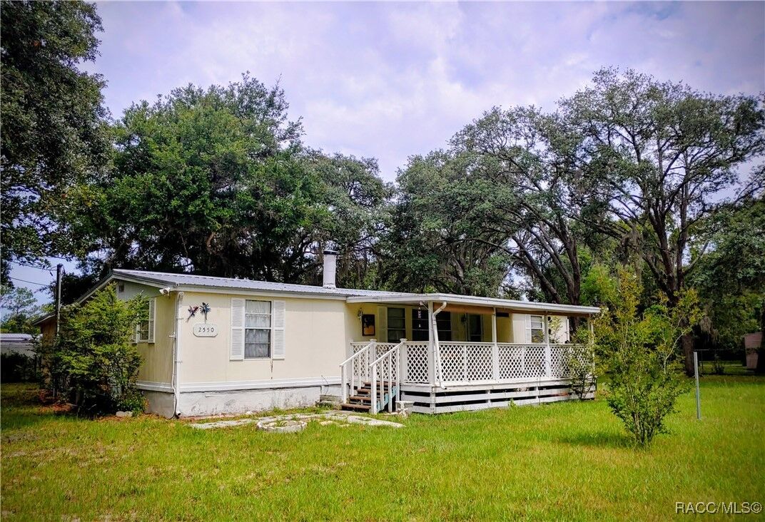 Property Photo: 2550 N Reynolds Avenue FL 34428