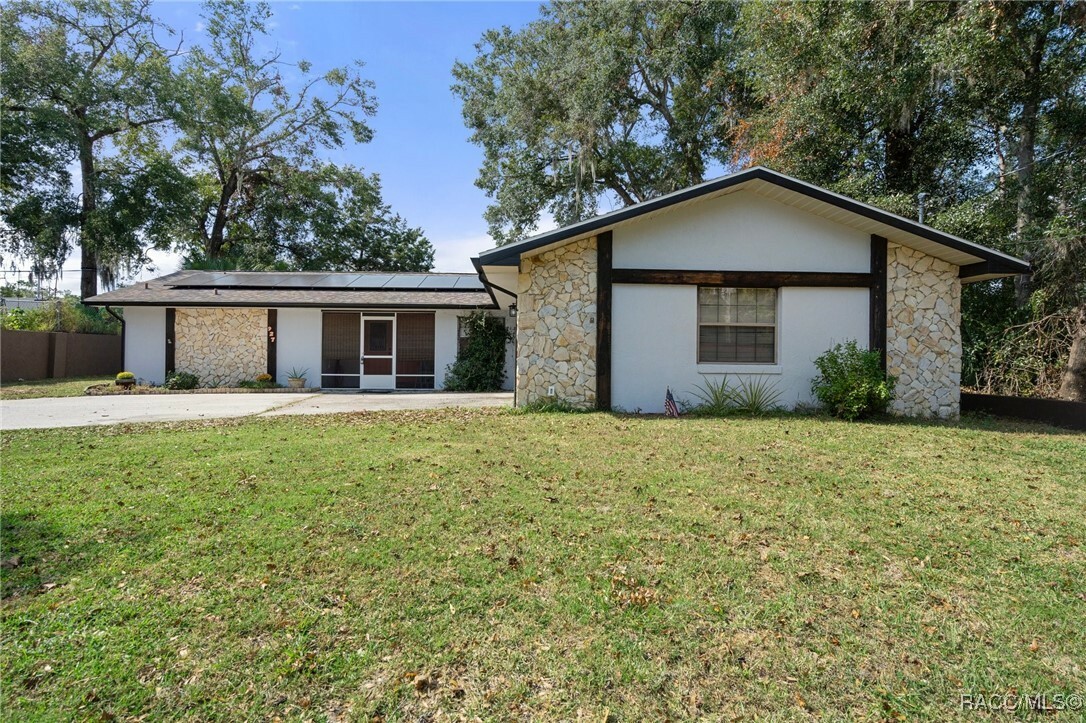 Property Photo: 927 Cedar Avenue FL 34452
