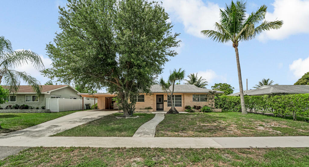 Property Photo: 4840 Pineaire Lane FL 33417