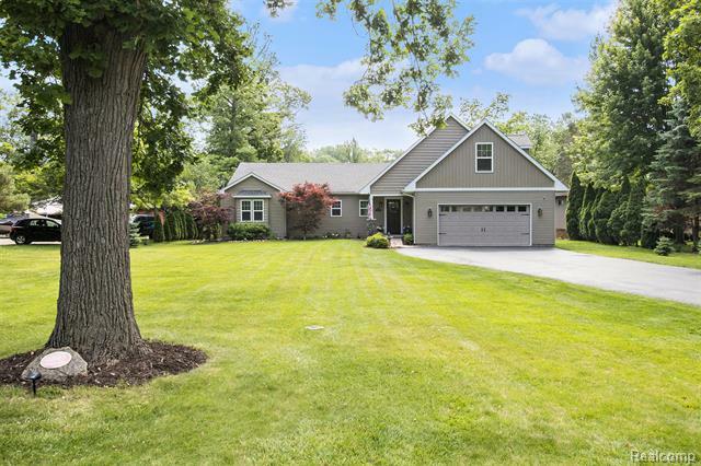 Property Photo: 22085 Thorofare Road MI 48138