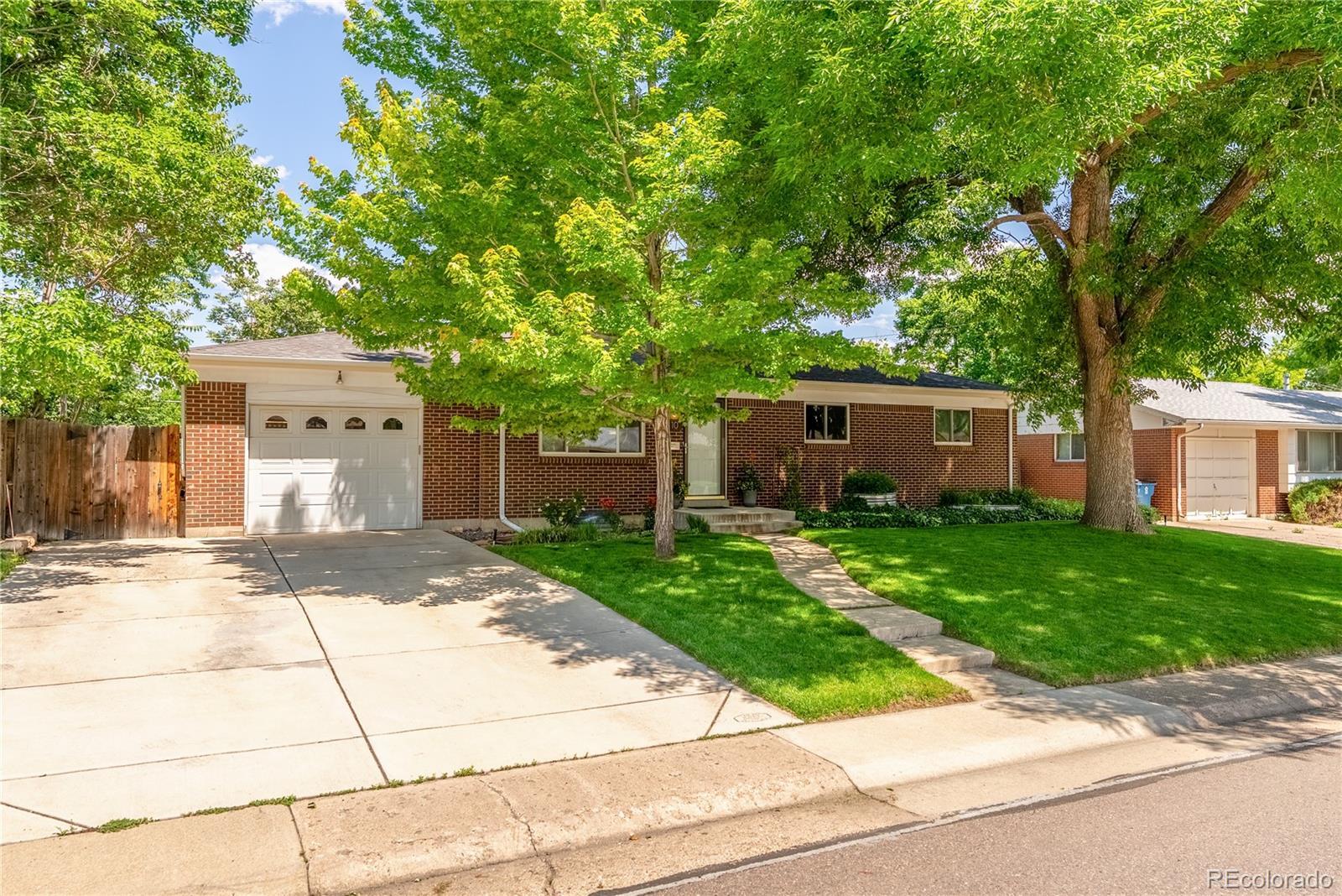 Property Photo: 1410 S Ammons Street CO 80232