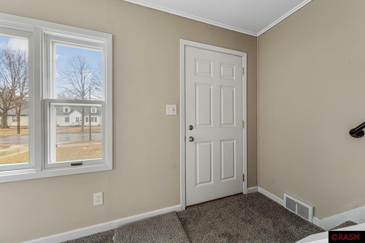 Property Photo:  710 S Jefferson Street  MN 56073-9412 