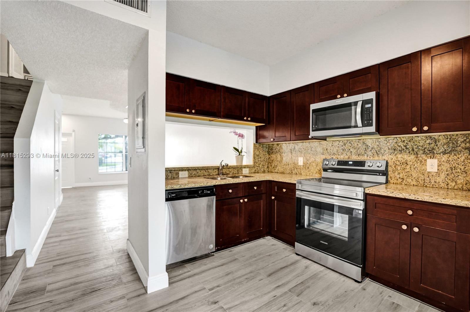 Property Photo: 16607 Hemingway Dr FL 33326