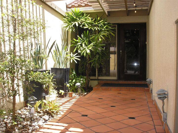 Property Photo:  8129 SW 87th Ter  FL 33143 
