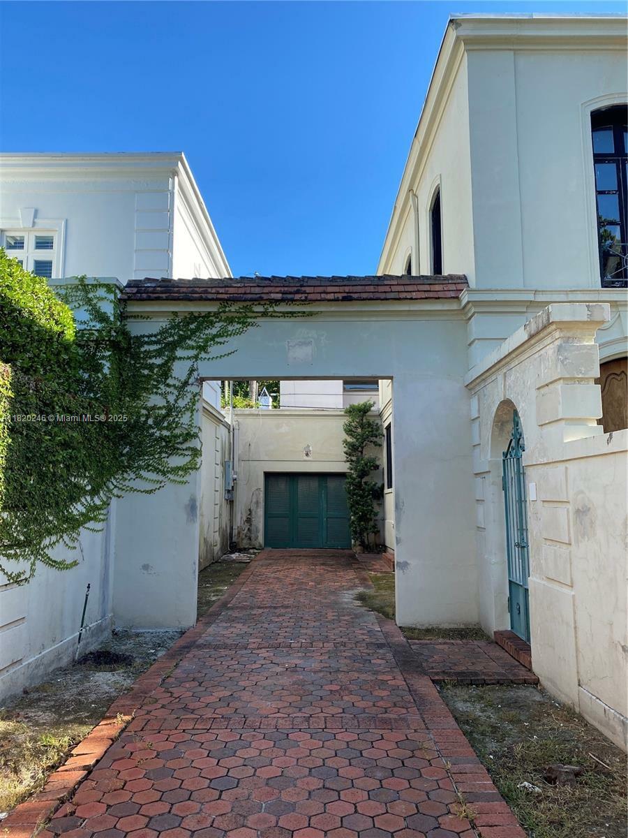 Property Photo: 1021 Hardee Rd FL 33146