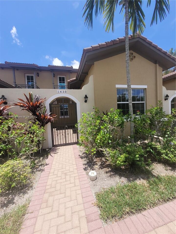 1430 SW 147th Ter  Pembroke Pines FL 33027 photo