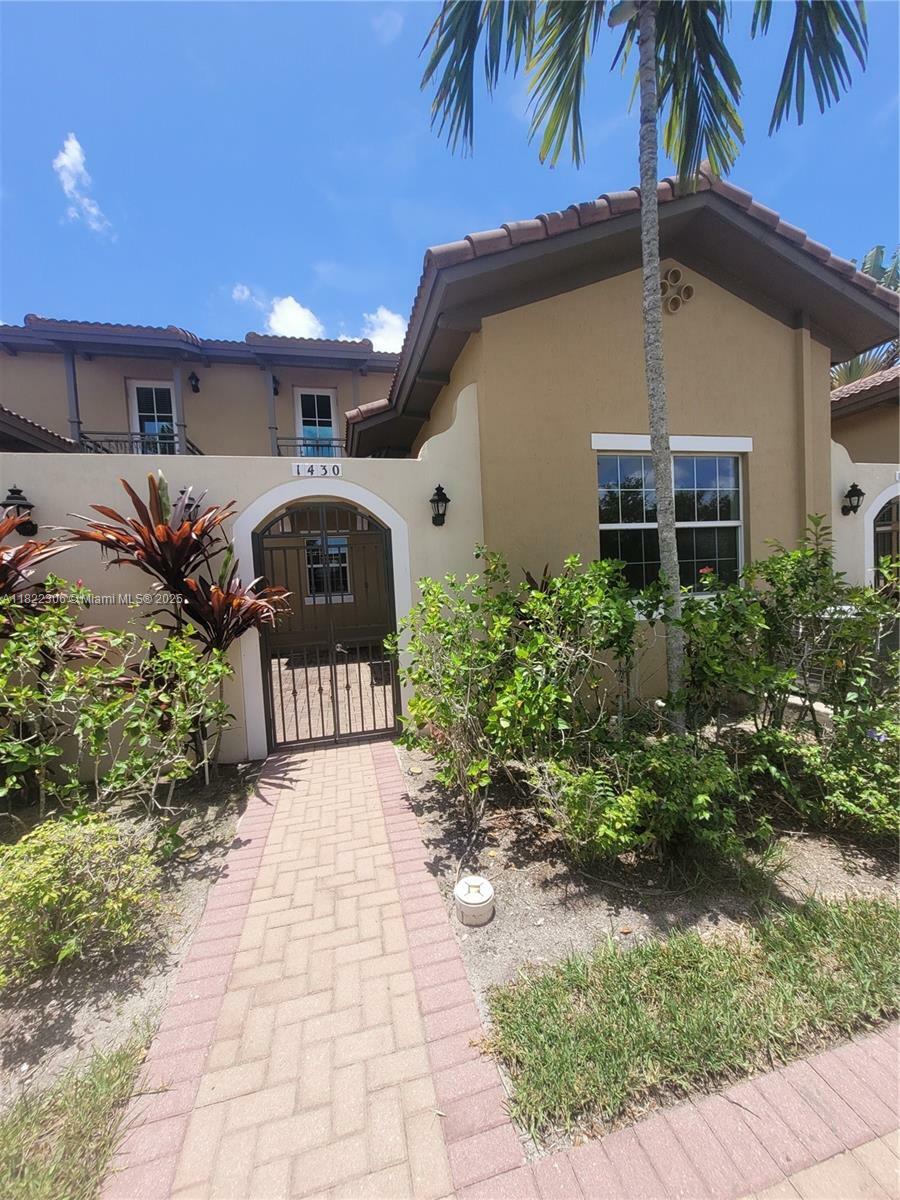 Property Photo: 1430 SW 147th Ter FL 33027