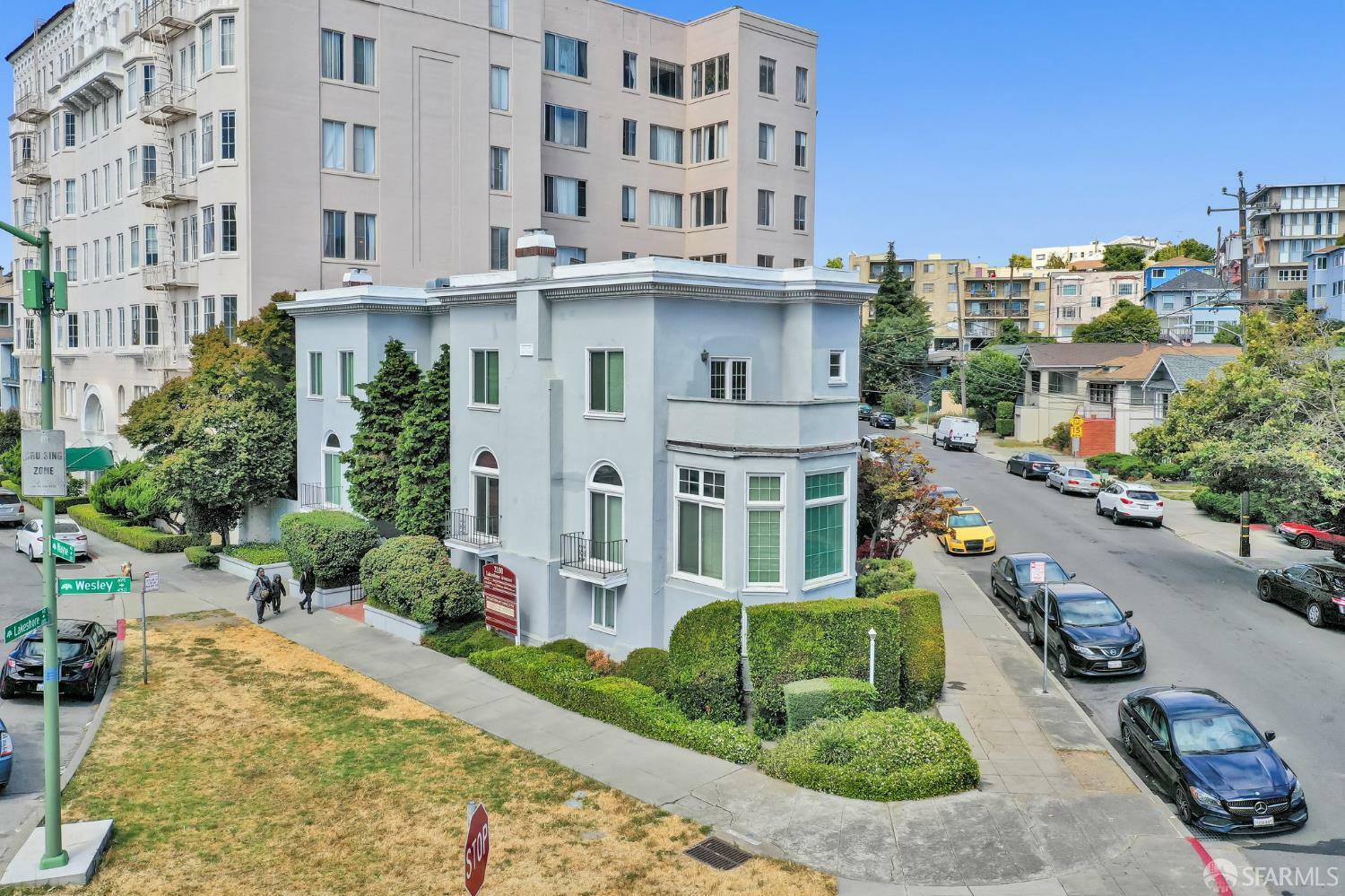 Property Photo:  2108 Lakeshore Avenue  CA 94606 
