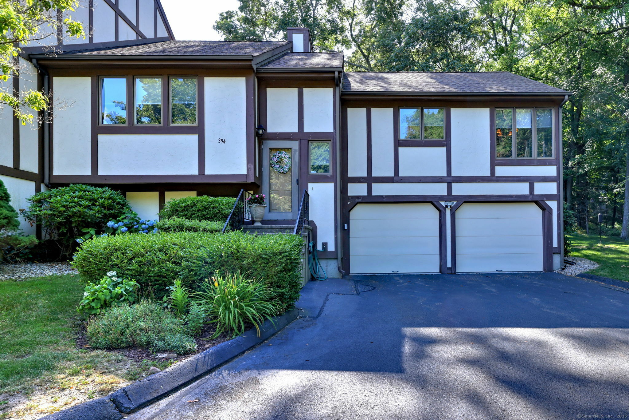 Property Photo:  690 Forest Road 394  CT 06516 