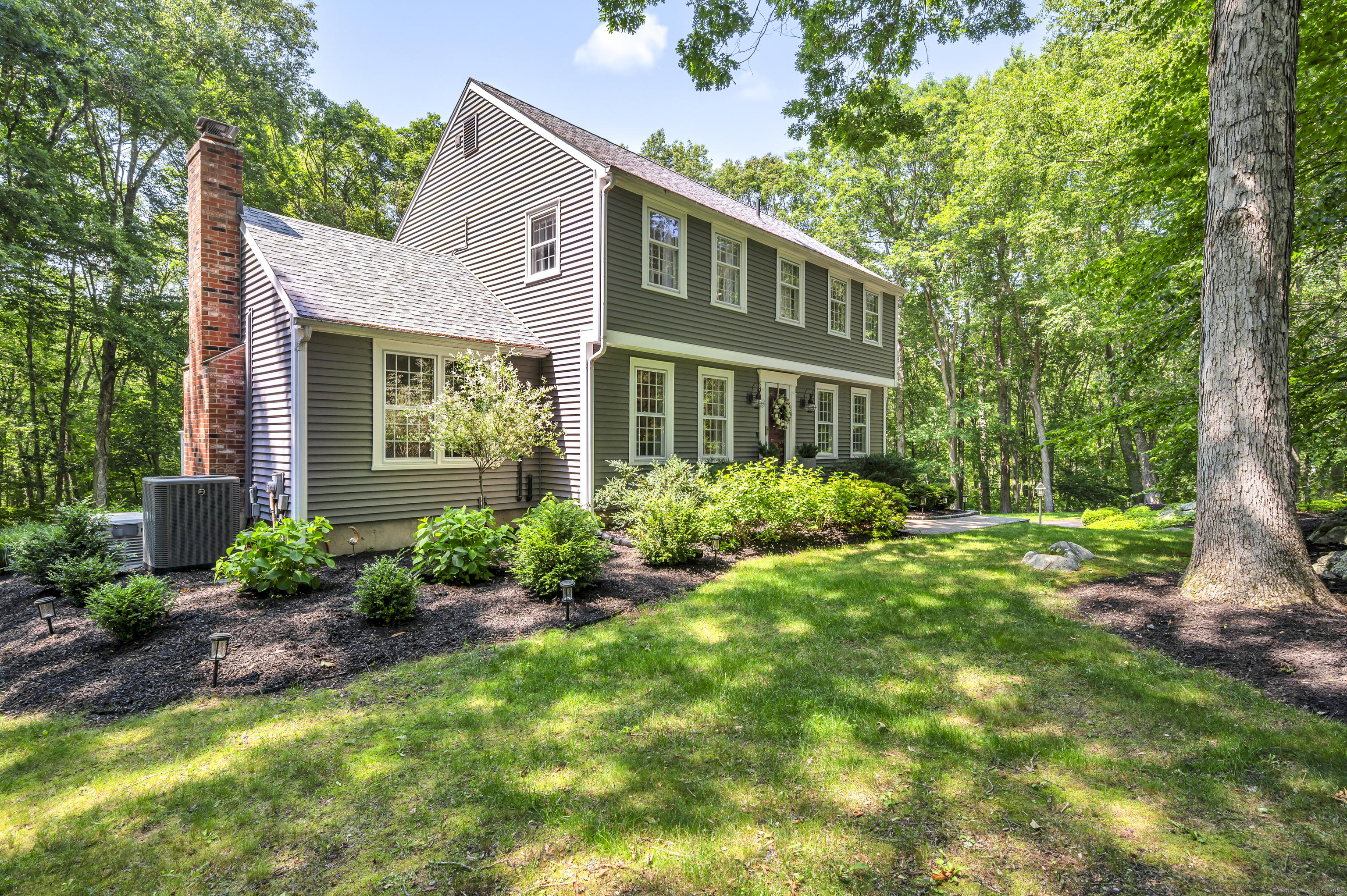 Property Photo:  31 Country Way  CT 06443 