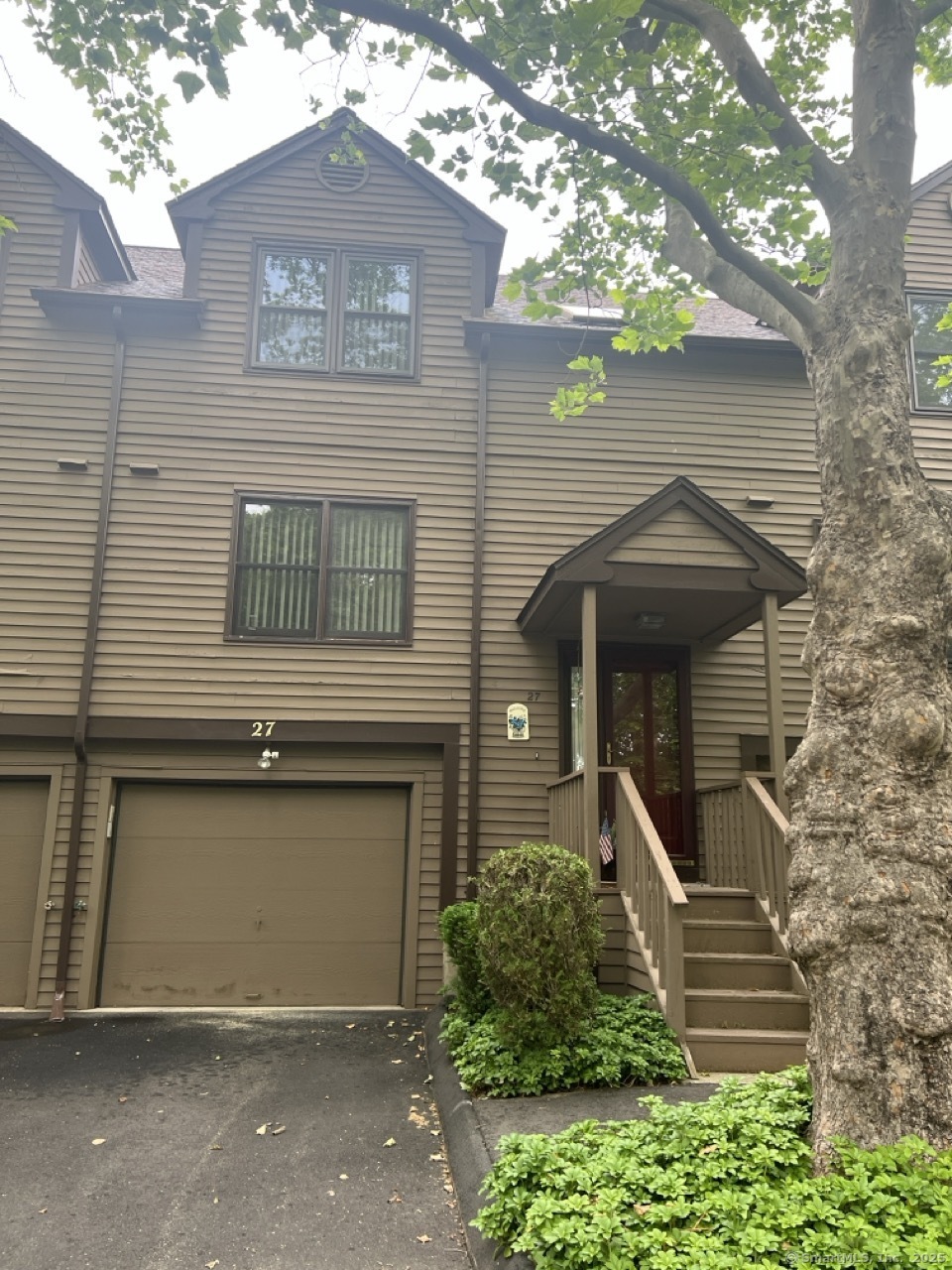 Property Photo: 27 Rolling Ridge Road 27 CT 06468