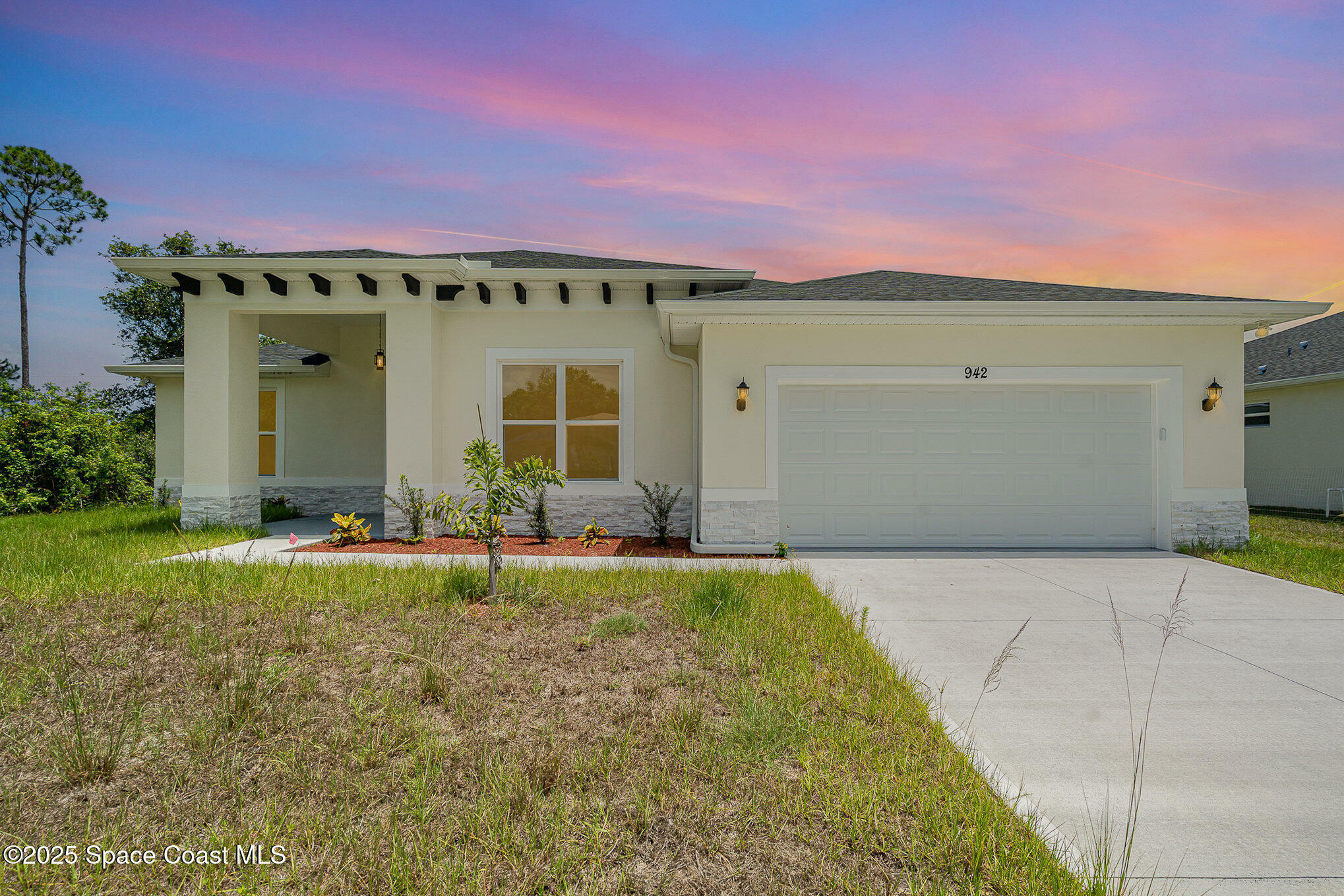 Property Photo: 942 Toluca Street SE FL 32909