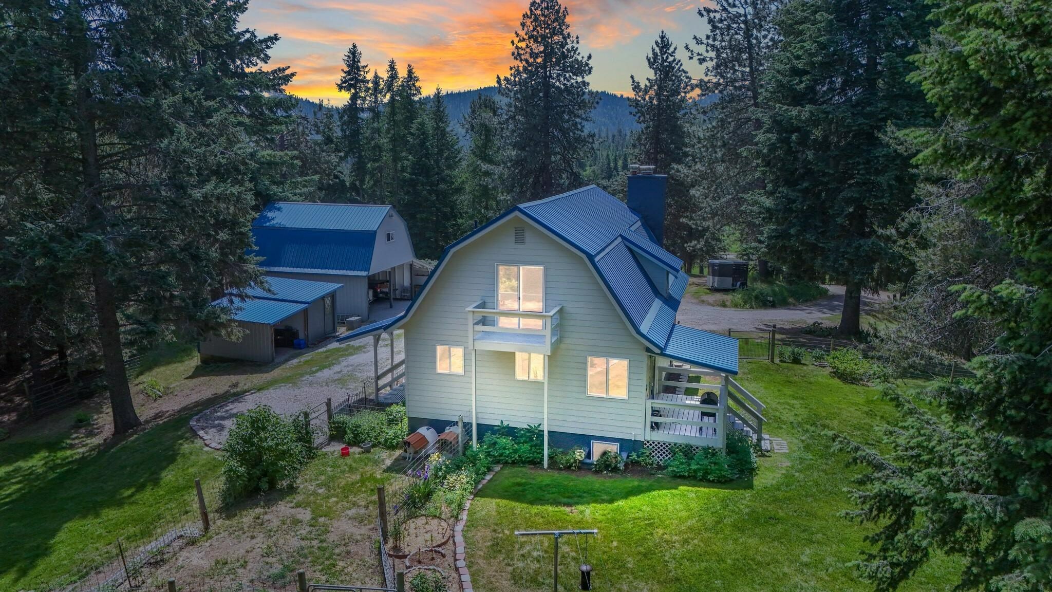 Property Photo:  882 Diamond Creek Rd  WA 99156 