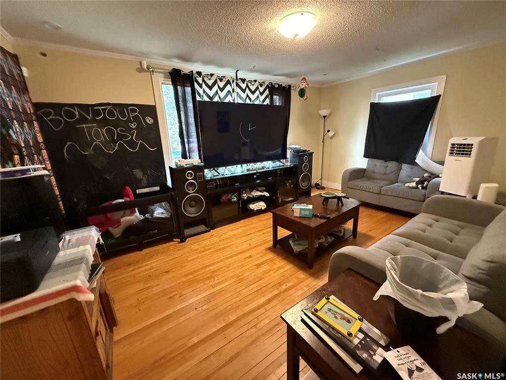 Property Photo: 224 N Avenue S SK S7M 2M9