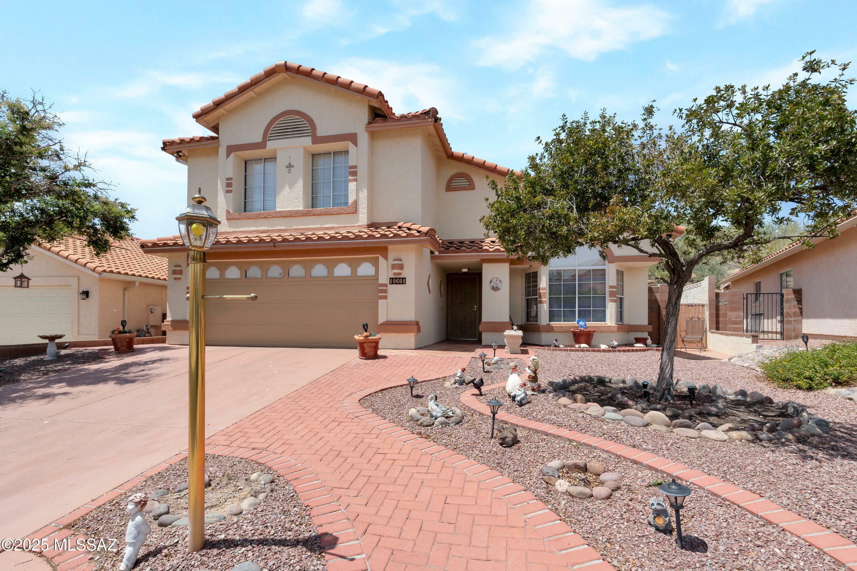 Property Photo: 10601 N Camino Rosas Nuevas AZ 85737