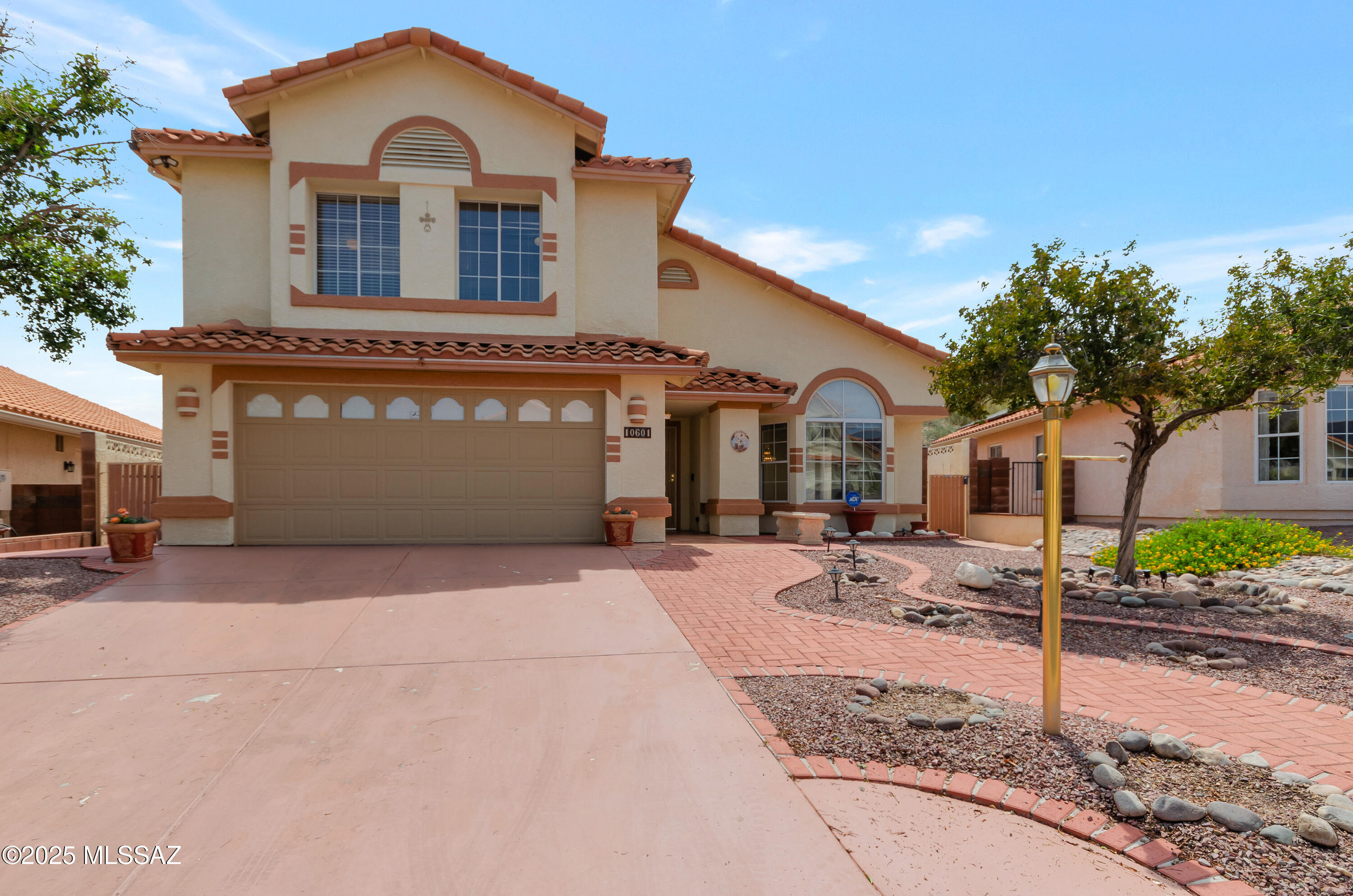 Property Photo: 10601 N Camino Rosas Nuevas AZ 85737