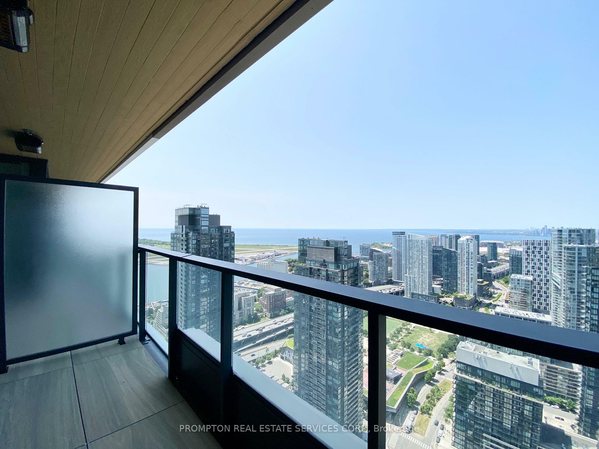 Property Photo: 3 Concord Cityplace Way 5001 ON M5V 0X4
