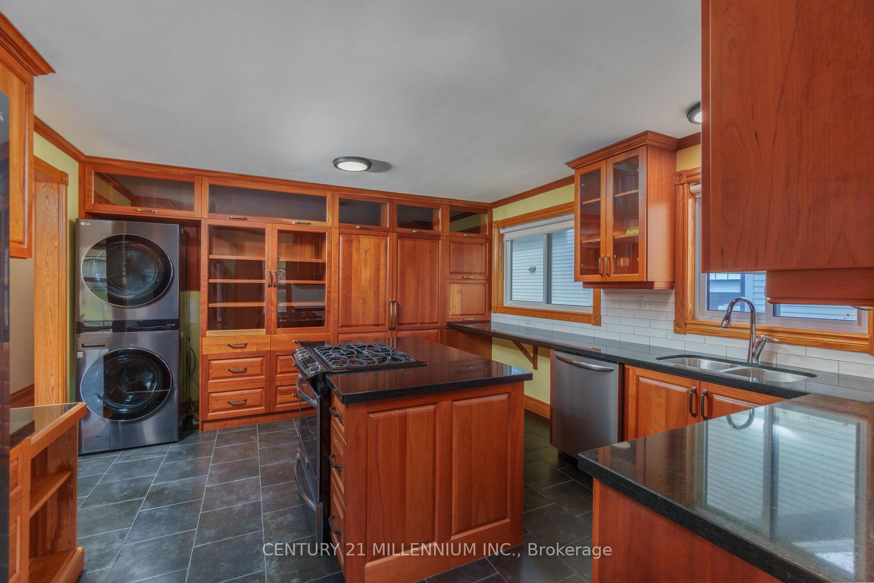 Photo de la propriété: 338 Walnut Street ON L9Y 3C8