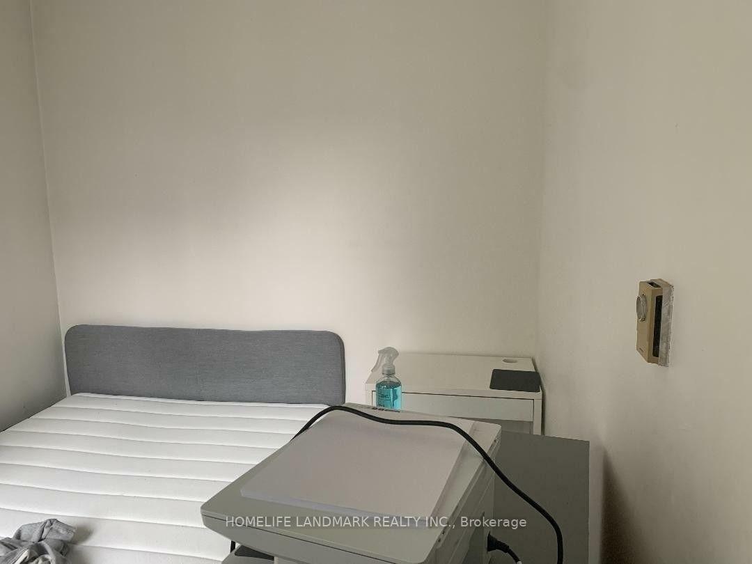 Property Photo: 220 Gerrard Street E 3 ON M5A 2E6