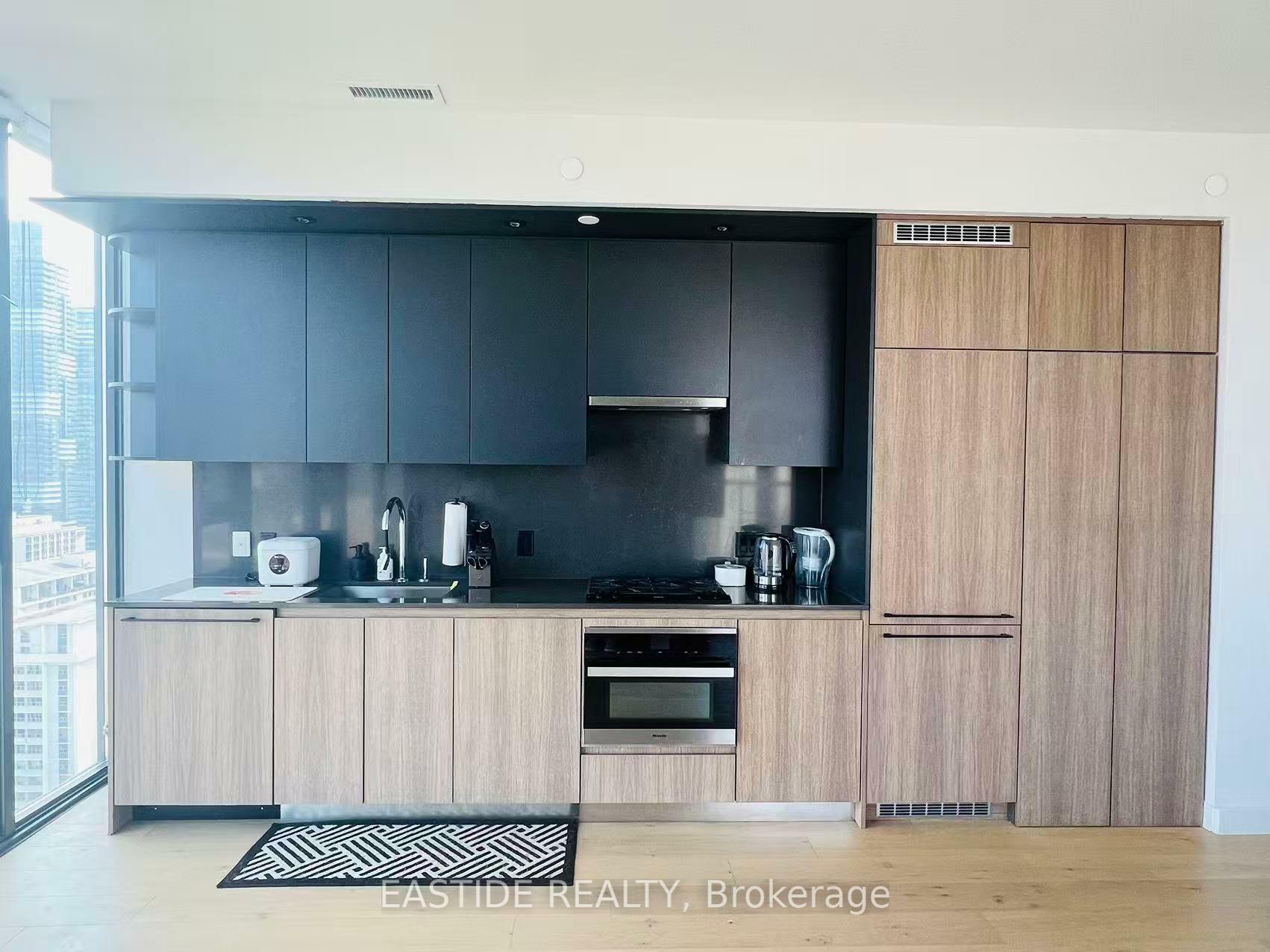 Property Photo: 81 Wellesley Street E 2602 ON M4Y 0C5