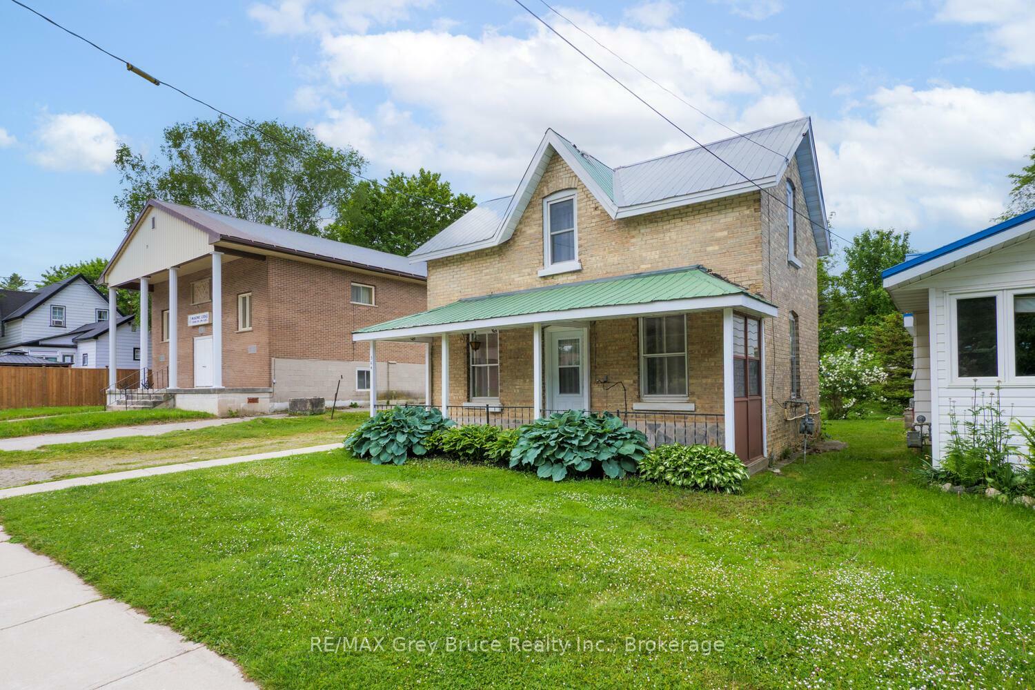 Property Photo: 564 Claude Street ON N0H 2T0