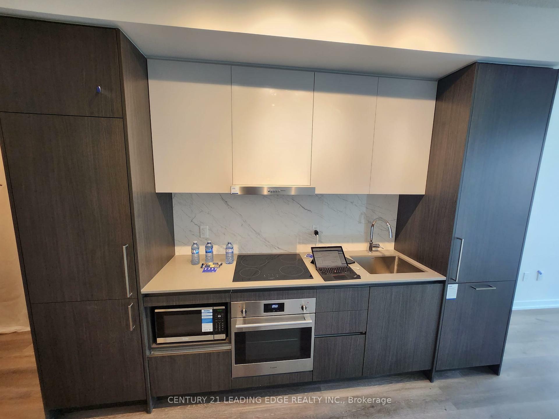 Property Photo: 225 Commerce Street 4915 ON L4K 0R1