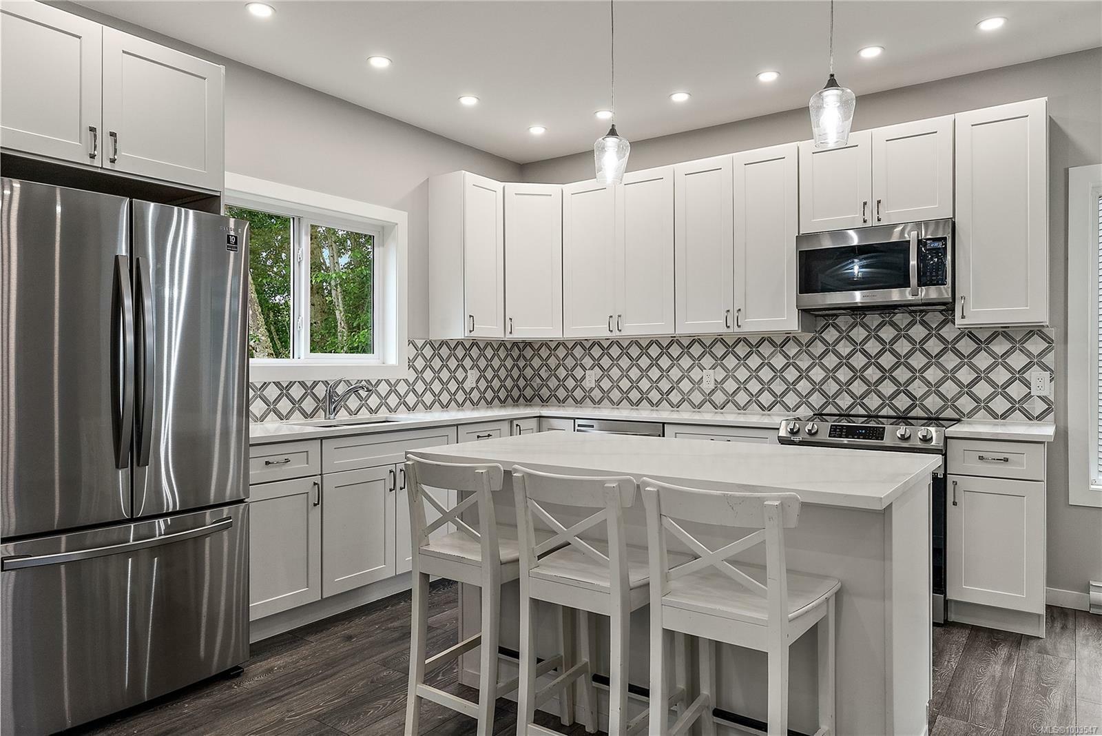 Property Photo: 6451 Hopkins Crt BC V9Z 1P6