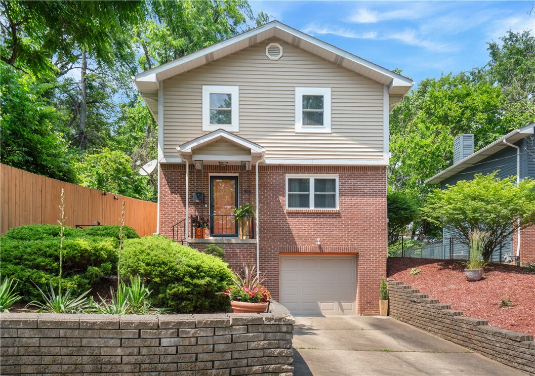 Property Photo: 404 Chautauqua St PA 15214