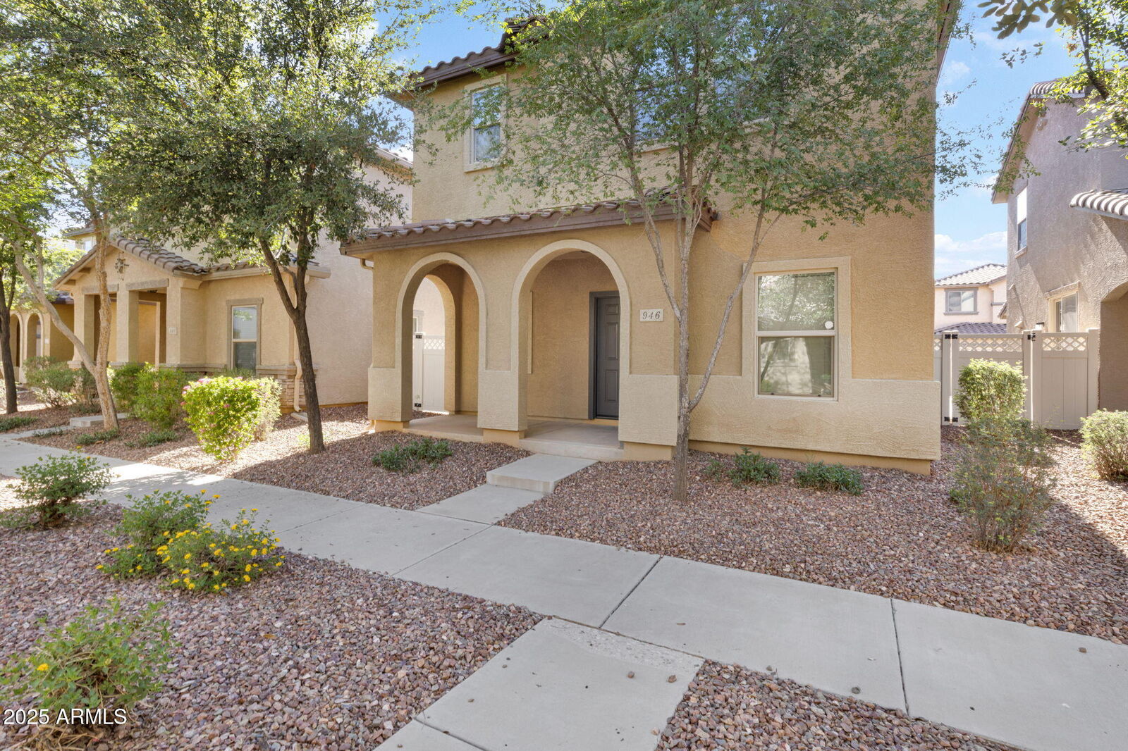 Property Photo:  946 S Hawk Lane  AZ 85296 